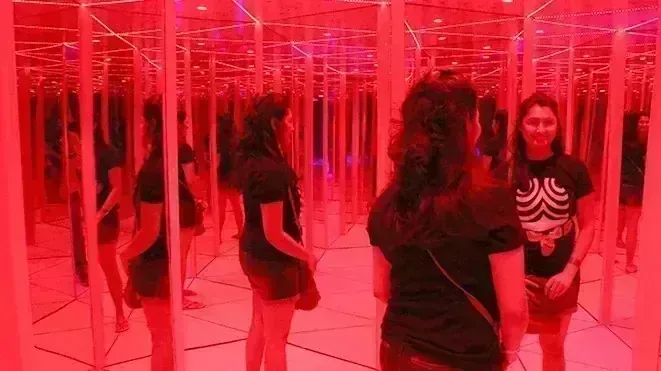 Mirror Maze Design and Manufacturing | KMJ TECHNO attraction system